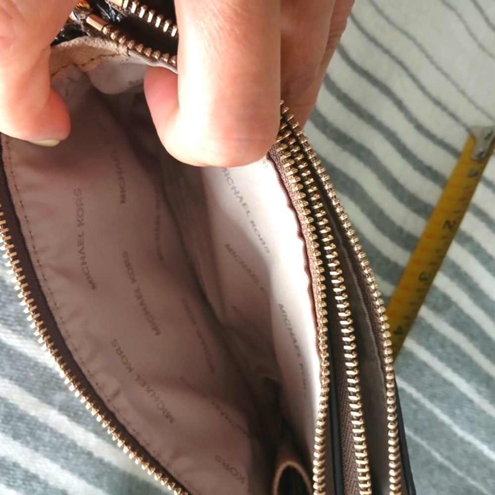 Michael Kors Textured Brown and Cream Wristlet Wallet New! - Picture 5 of 7